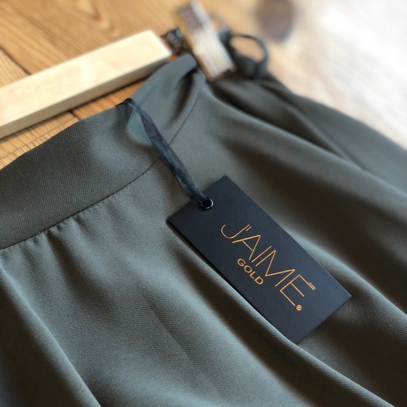 Short in the front long in the back skirt - Picture 3 of 6